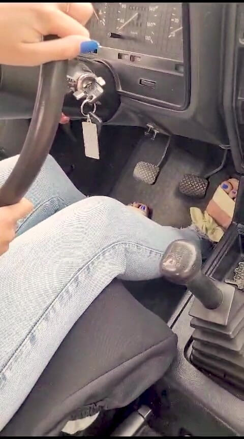 M4ndy: Ich gehe zur arbeit, aber das auto beginnt nicht