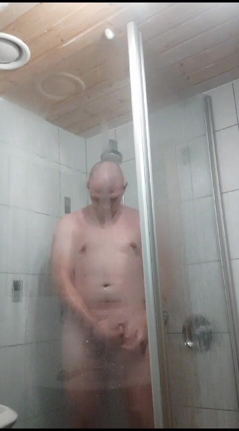 The only one: Dotknij mnie pod prysznicem