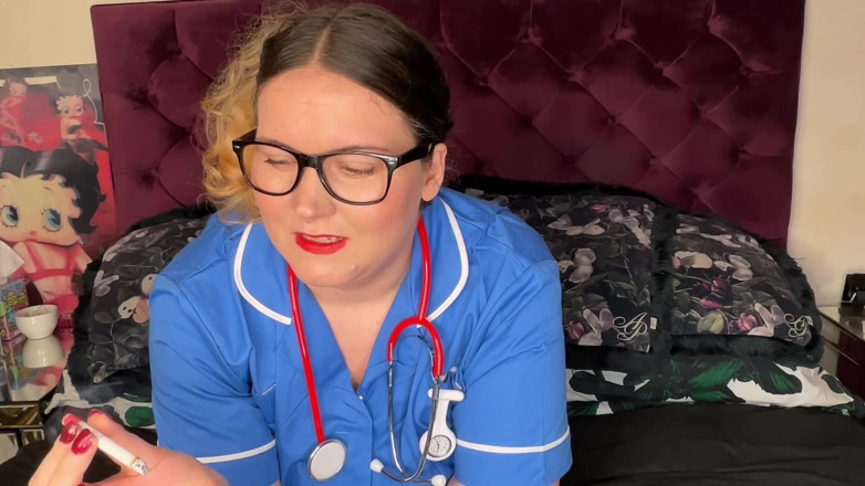 MissFFW: Une infirmière FFW ridiculise un loser à la bite