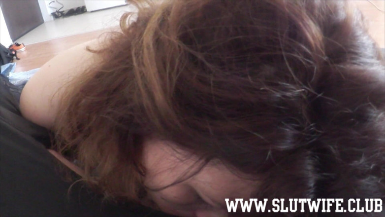 Slutwife Club: Saya telah menyuruh si jalang amatur ini berbogel dan memberikan...