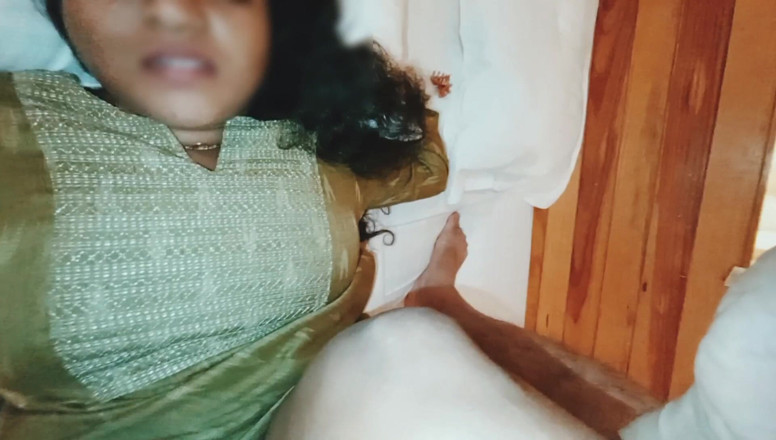 Harder299: Amis, une belle-mère sexy se fait baiser - une tatie indienne...