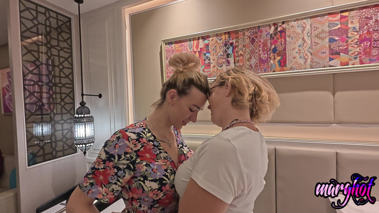 Marghot and tgirls: Bangkok'a seyahatler odayı ziyaret etmek için sevgilim Lysia ile tanışıyorum