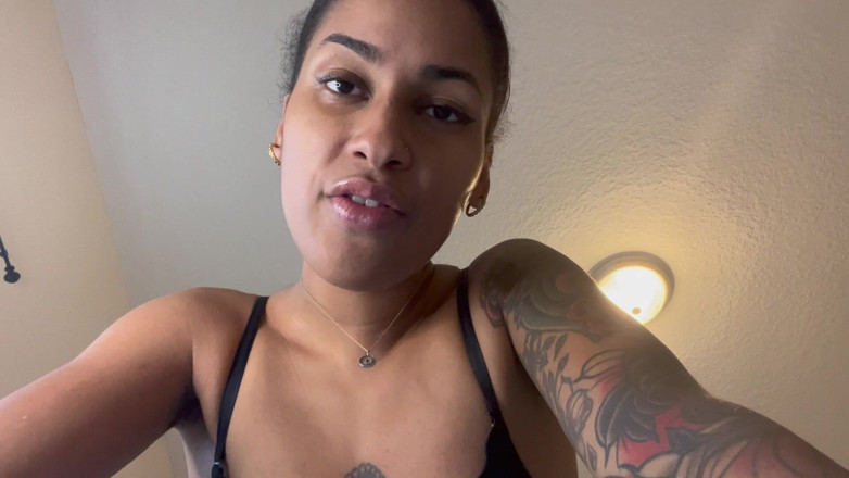 Mya Mula Goddess: y escupir