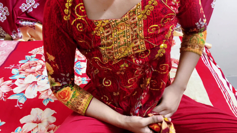 Bdsex24: Çalışan kızın evde sahibi var amcığını sikiyor