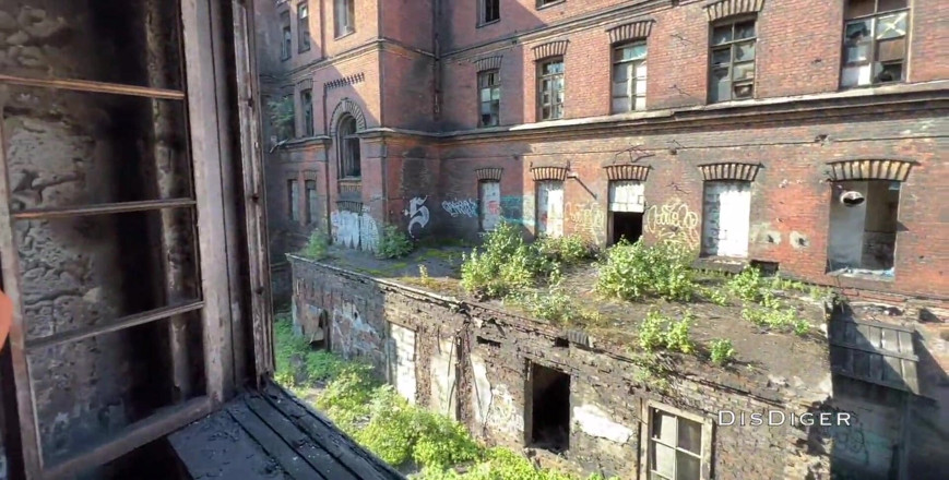 Dis Diger: Зловив 18-річну дівчину в приватному секторі і жорстко покарав трахом в дупу і наповнив її обличчя спермою
