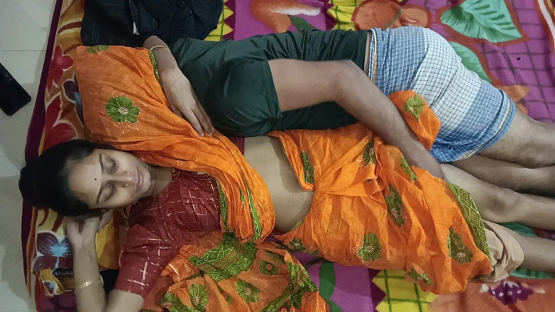 Easypron: Une bhabhi desi indienne sexy baise avec son husbend