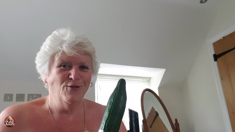 Uk Joolz: ¡ooooh! Con Un Pepino!