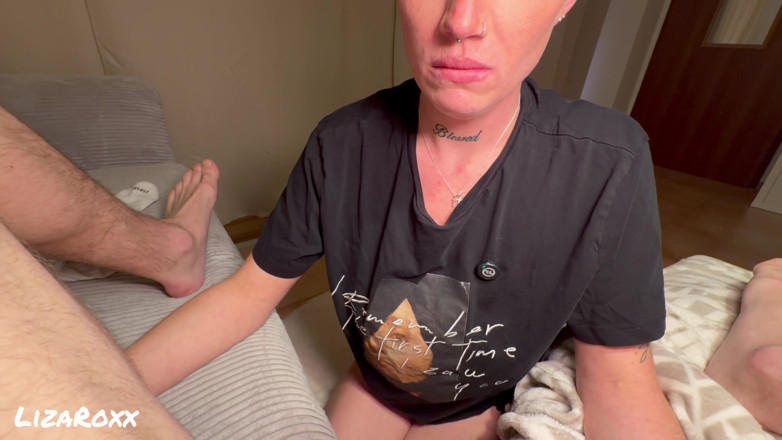 LizaRoxx: Dominerande POV -session i soffan - grovt spel &amp;kontroll