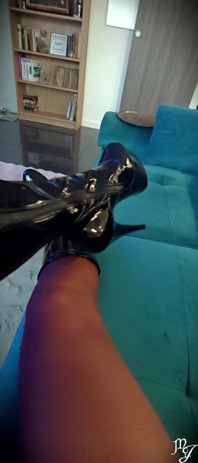 Bạn Yêu Đôi Ủng Và Quần Tất Của Tôi - Mistress Julia.