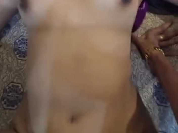 SanskariGirl1: Muie rapidă și sex în camera de hotel cu o fată indiancă...
