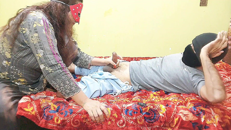 Pakistani CoupleX: Indian Daughter in Law's Stepfather in Law's Got Penis Out,...