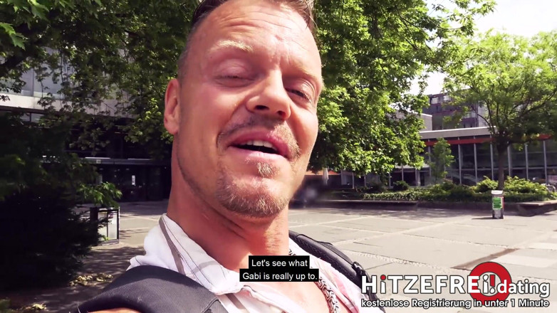 Hitzefrei: Urocza studentka Gabi Gold podniosła się i zerżnęła na swojej...