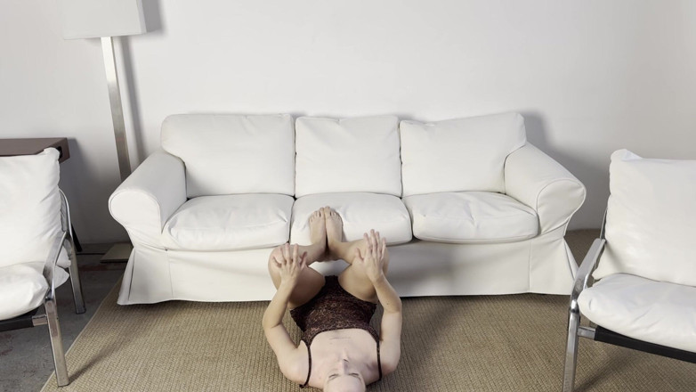 Skinny_lady69: La gigantessa che allunga le gambe