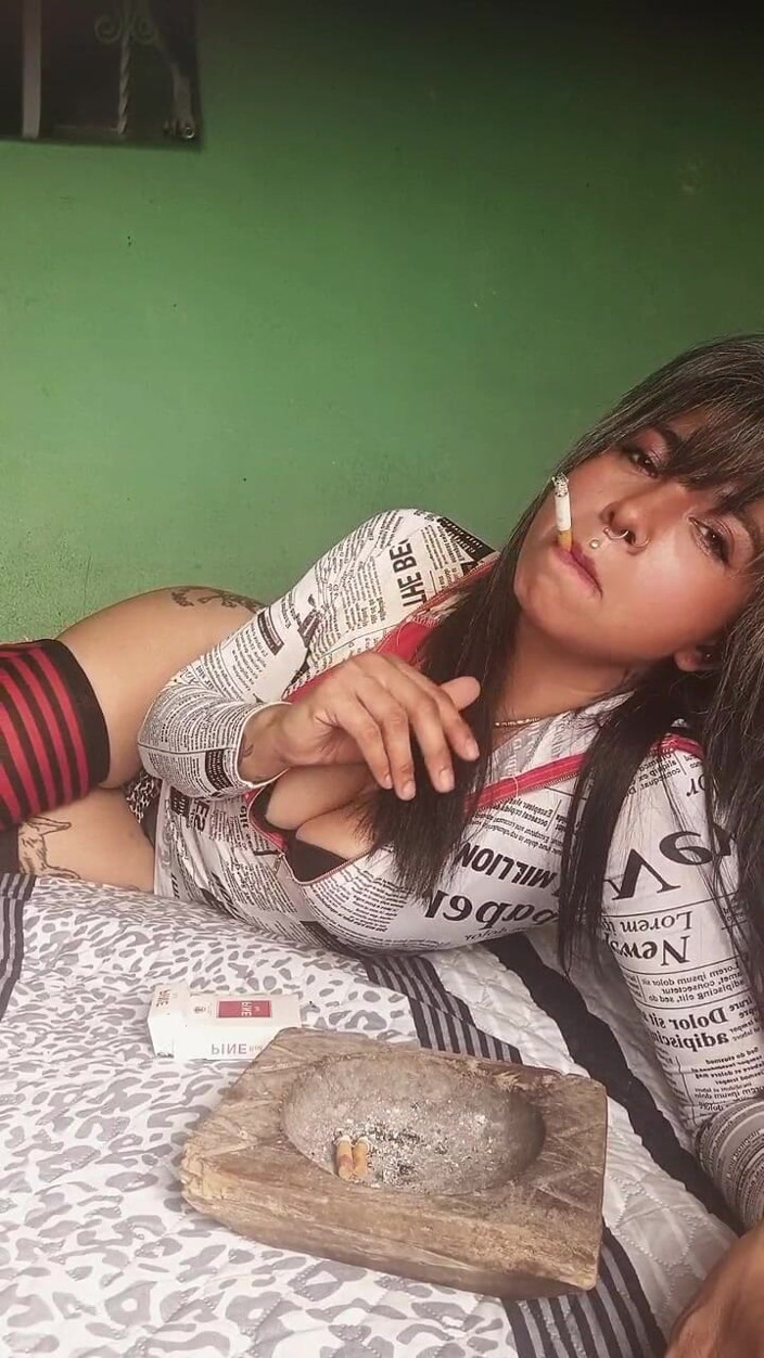 Casia Castro: Waktunya merokok!!