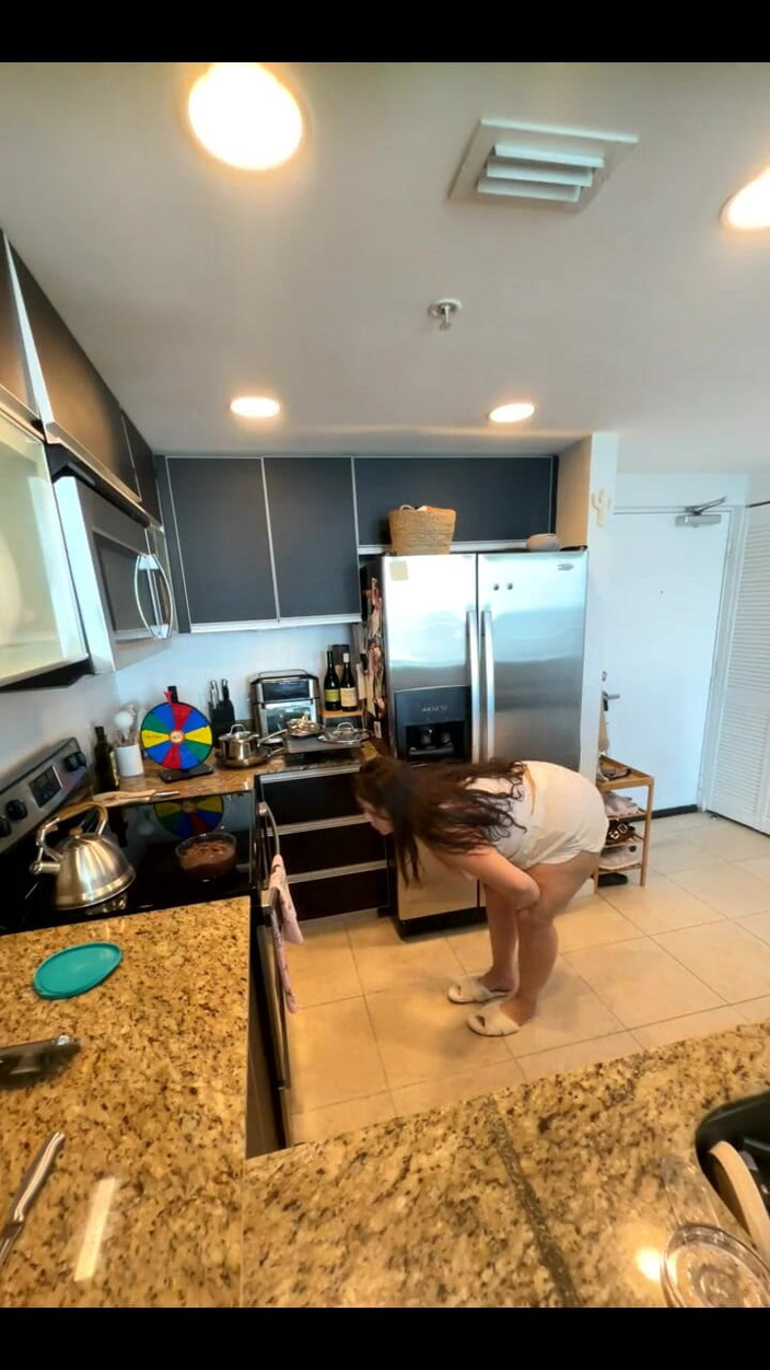 Dani Valentina: Live Stream với Dani Valentina