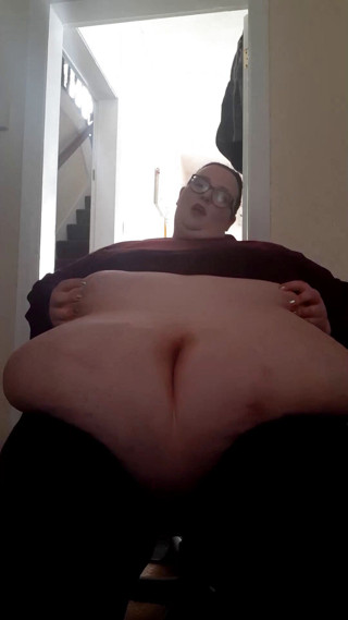SSBBWLadyBrads: Dewi obesitasmu dalam kegelapan