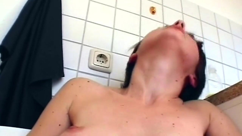 Onlyxfans: Pizdă păroasă castravete stretch - finalizare alunecoasă adânc în gât