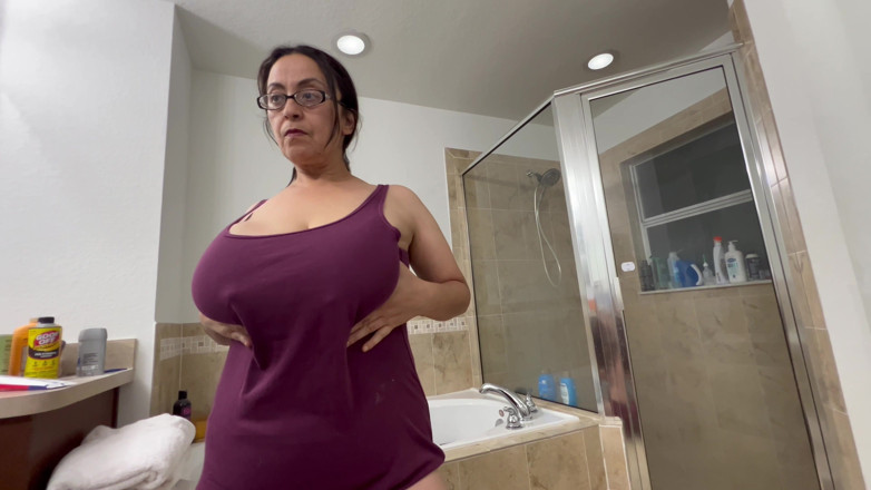 VeeVee Vixen: Milf tanktop en buistop
