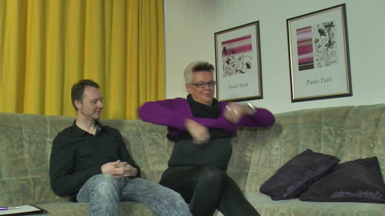 Mature Climax - 100% Mature Videos: Grubaska babcia z kolorowymi włosami rucha się namiętnie