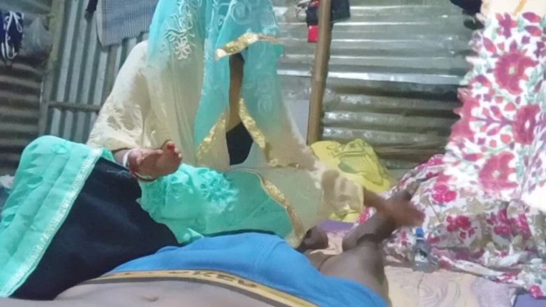 Bengaliauntykichut: Hari ini saya mengongkek isteri jiran dengan sangat keras dan...