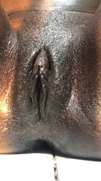 Wanita eboni hitam seksi melancap