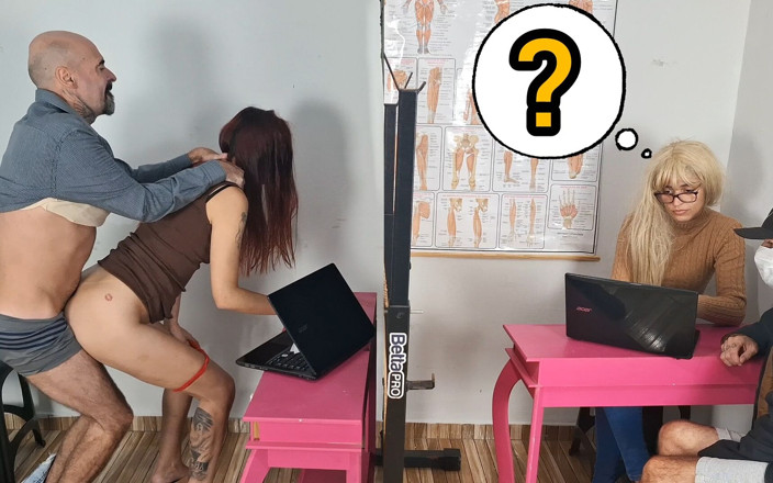 FannySquirting: Șeful O Fute Pe Secretară Din Spatele Angajaților!