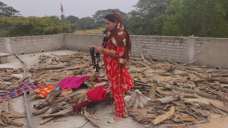 Sona bhabhi: Jija ne apni sali ko chhat ka upper choda, плаття job...