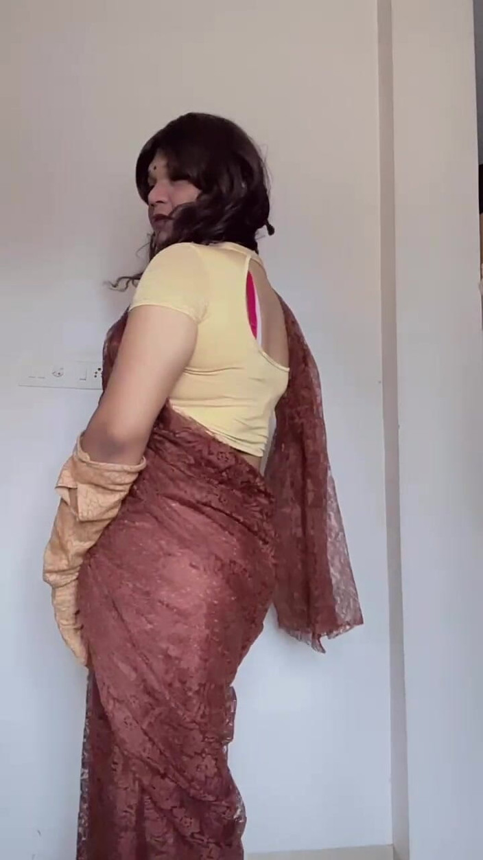 ModelMona14: Mona il travestito in basso Saree