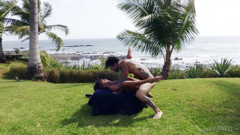 Burning Angel: Burningangel - Janice Griffith se fait baiser par de petites mains...
