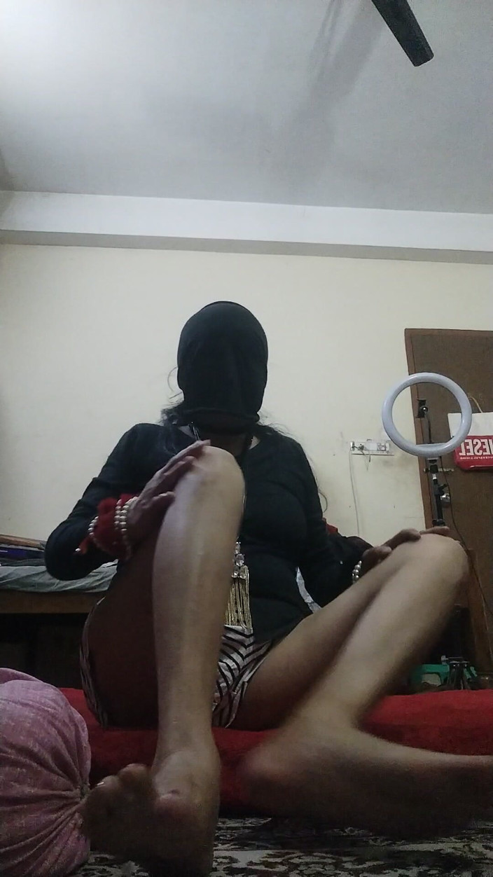 Anar Kali: Une bhabhi sexy libère son jus de chatte