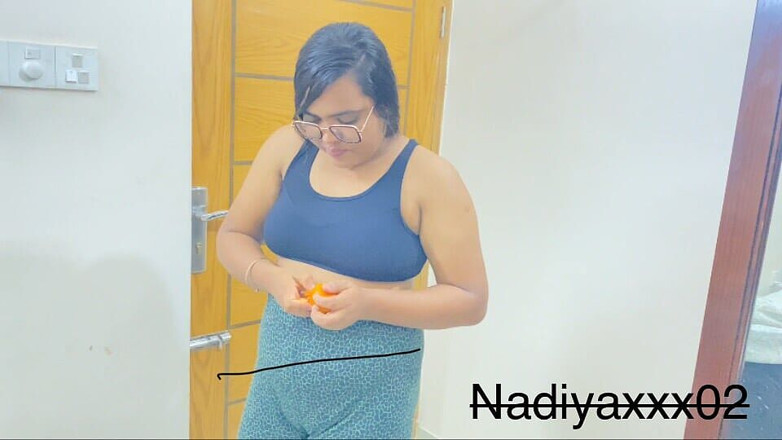 Nadiyaxxx02: Grande sorellastra e fratellastro scopano, la sorellastra viene a giocare...