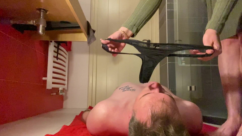 SluttyShanna: 吃我的内裤，骑脸，和荡妇珊娜撒尿
