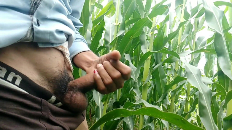 Desimast7: Ngocok kontol dan dicrot sperma hangat di luar ruangan