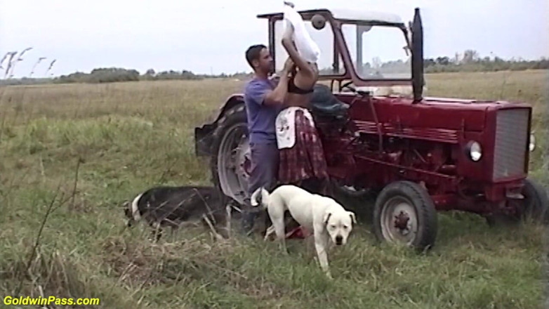 Goldwin pass: Magra agriculturista figliastra all'aperto scopata anale