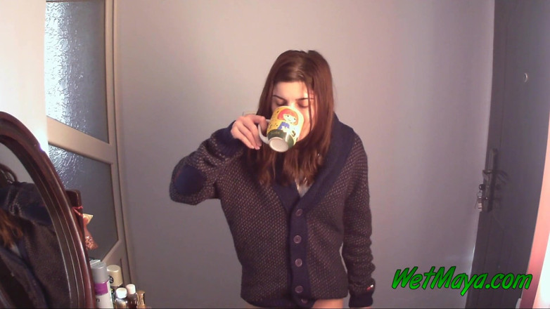 Wet Maya: Кава змушує її багато мочитися
