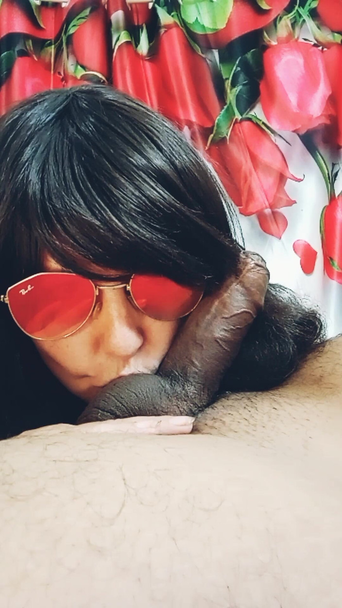 Bolly Karma: MILF mendominasi dalam klip xxx