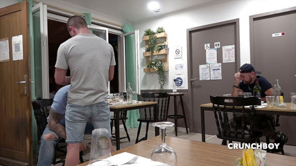 Apolo Adrii pornstar by crunchboy: Băiat heterosexual futut de Apolo Adrii în restaurant