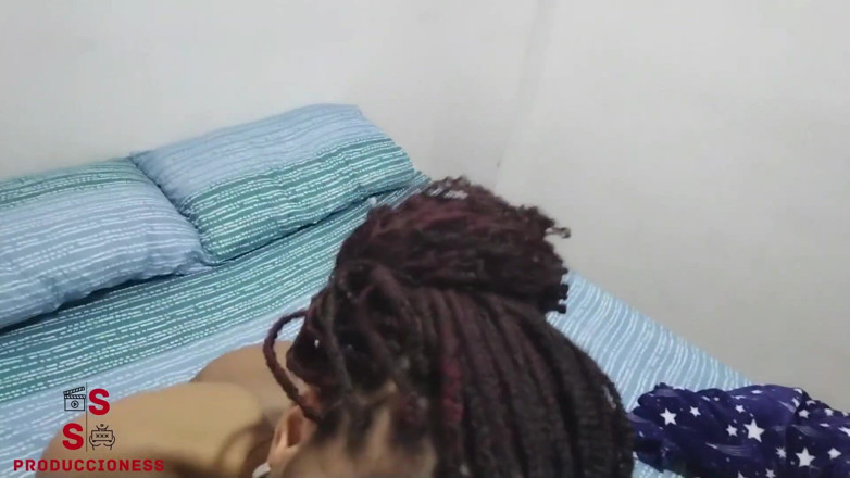 Frankheska: Minha meia-irmã descansa nua para me provocar e não repreender...