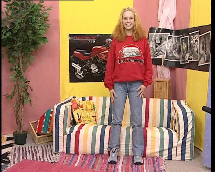 YOUR FIRST PORN: Ich fingere jeden tag - niky aku fingering setiap hari