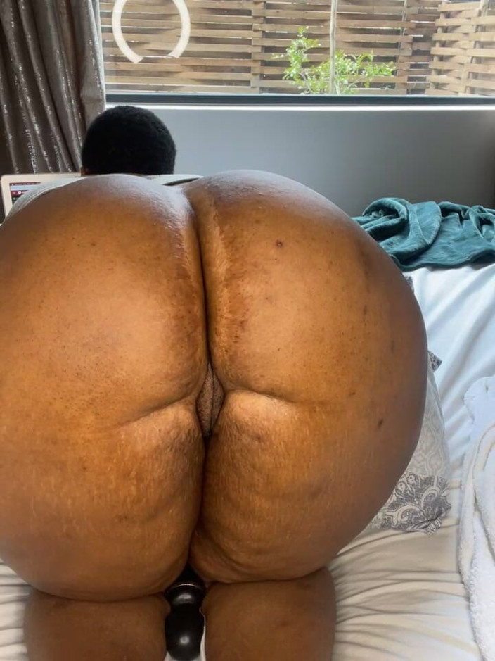 Big black clapping booties: Дрочить до надзвичайно чудового мочитися і плескати без трусиків - епізод 0102