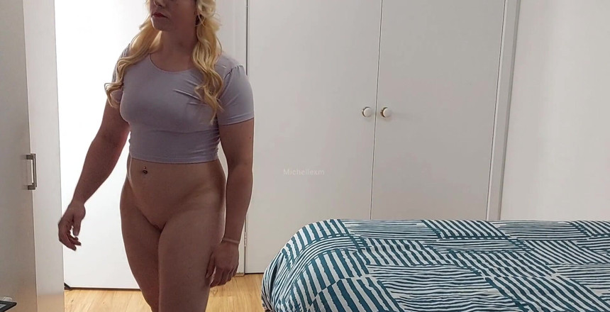 Michellexm: Je me balade dans ma maison à poil, on remonte et...