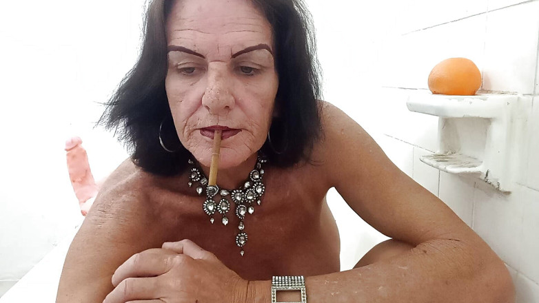 Lizzy Yum: Lizzy yum August 2024 dilet aur hastamaithun #16 (2) phantaasi nahaate hue choot...