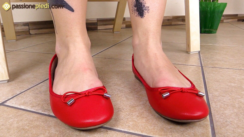 Foot Fetish HD: Ліліт грає з м'ячами