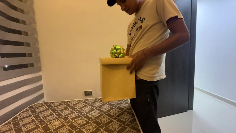 LILY_PUP: Setelah hadiah seks hot, aku akhirnya ngentot pantat bahenol adik...