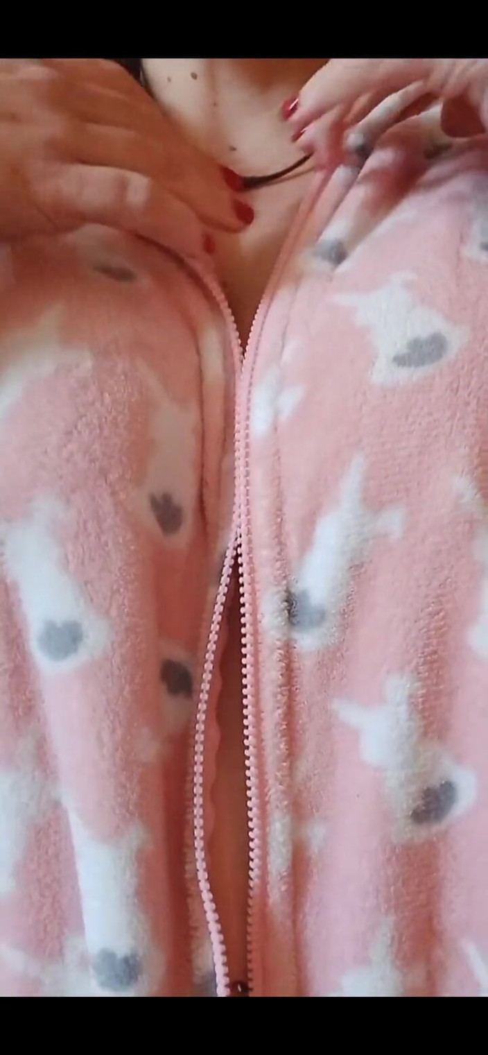 Kinky Lyrical: Розстібаю мого кролика onesie і граю з моїми цицьками