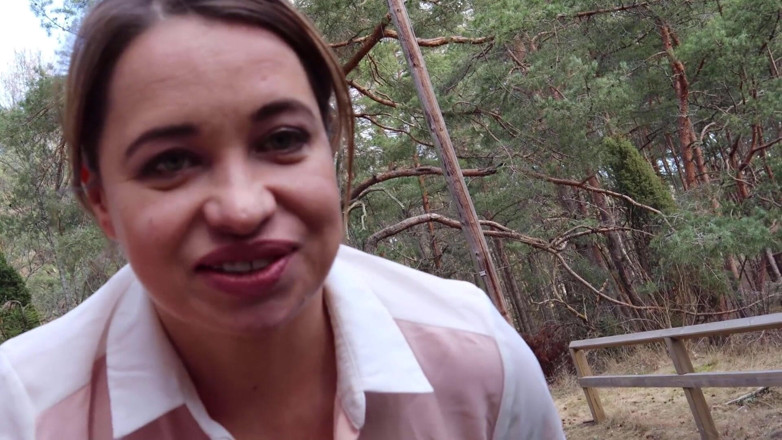 Eronordic: Olga succhia il cazzo di sconosciuto