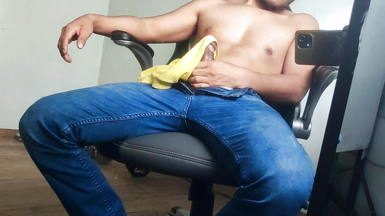 Hornyboy2058: Kowboj pociera swojego pulsującego kutasa w bieliźnie