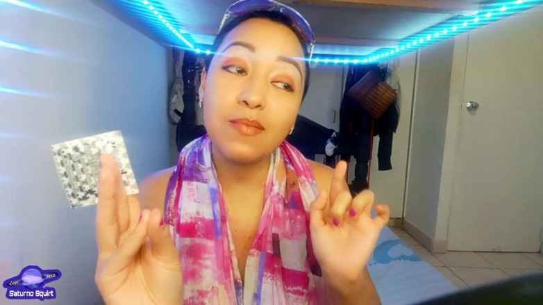 Saturno Squirt: Joi latina babe giải thích làm thế nào để đặt bao cao...