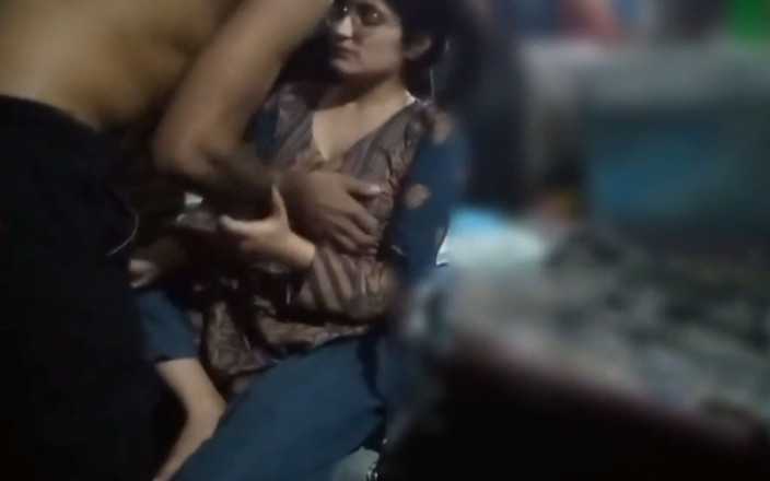 Dasi couple: Пакистанка з соковитими натуральними цицьками робить мінет