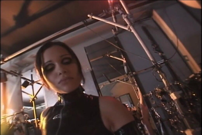 Absolute BDSM films - The original: Pênis pequeno humilhado, vibrador anal penetrado, chicotadas em cativeiro em...